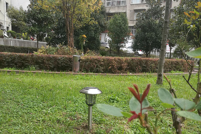 北京室外太陽能滅蚊燈效果用於用於小區草坪綠化帶