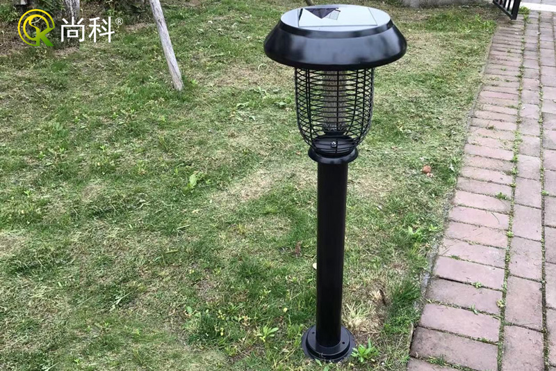 公園太陽能戶（hù）外（wài）滅蚊燈圖片，矗立健身步道（dào）兩側